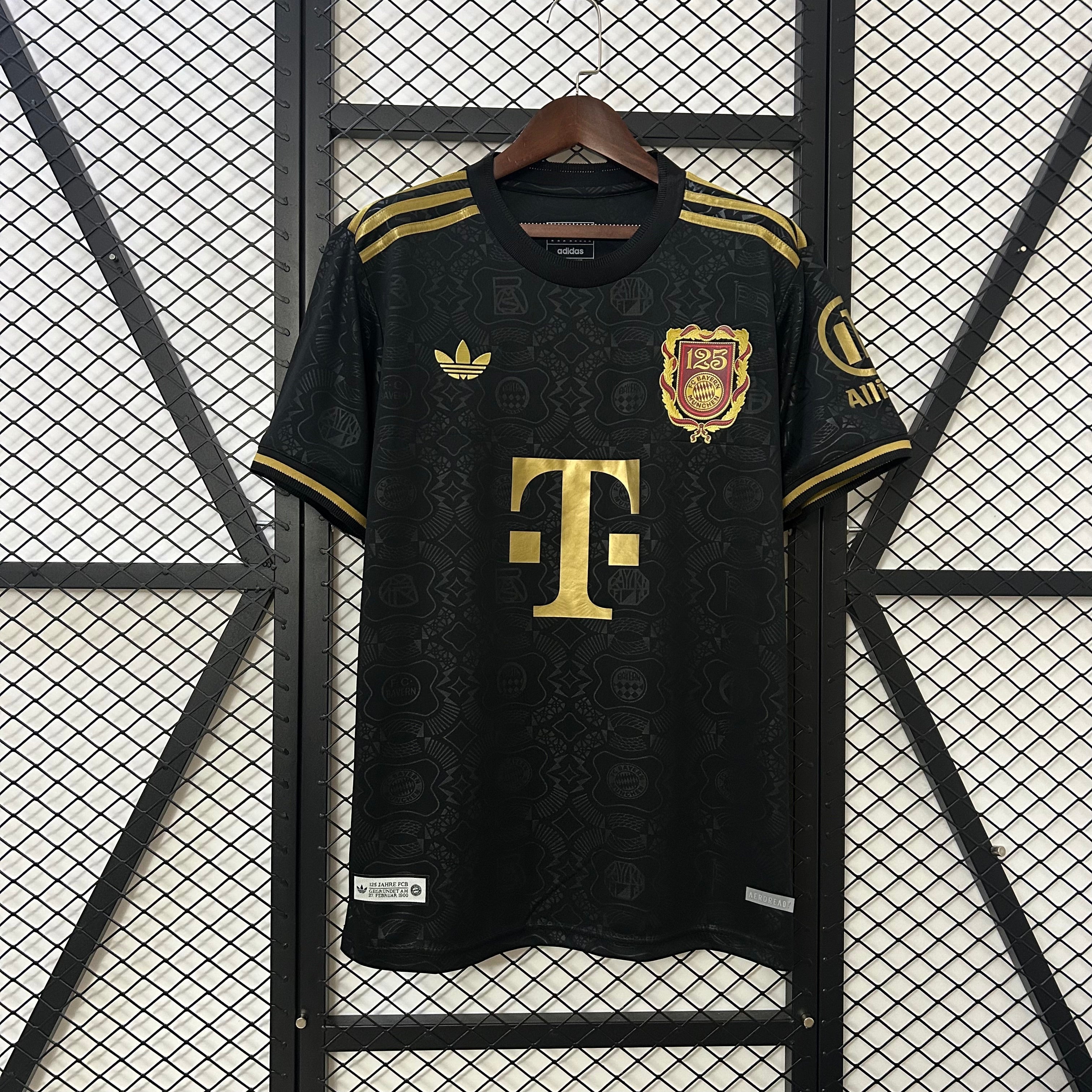 BAYERN MUNICH EDICIÓN ANIVERSARIO 125° III 25/26 HOMBRE