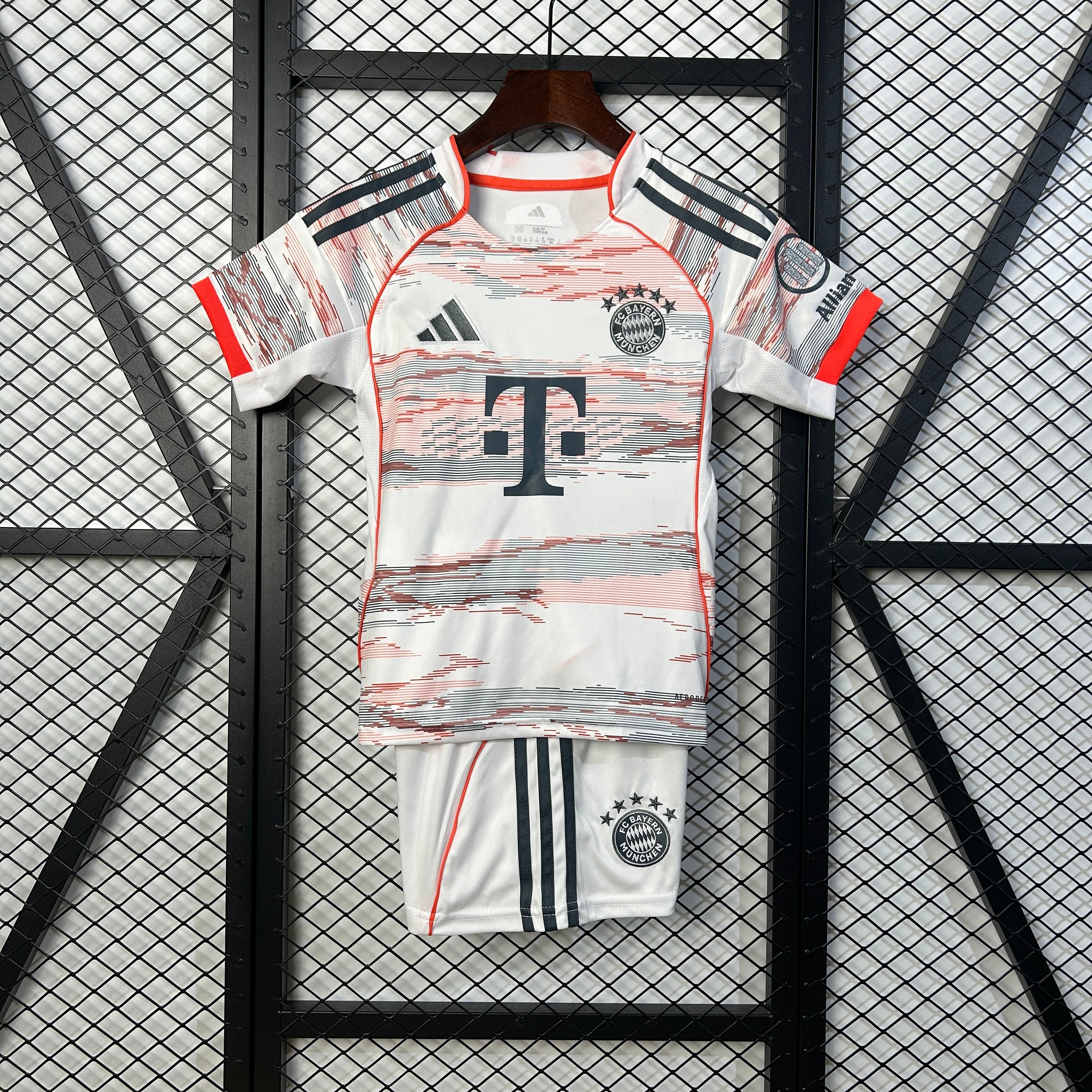BAYERN DE MUNICH II 25/26 CONJUNTO INFANTIL