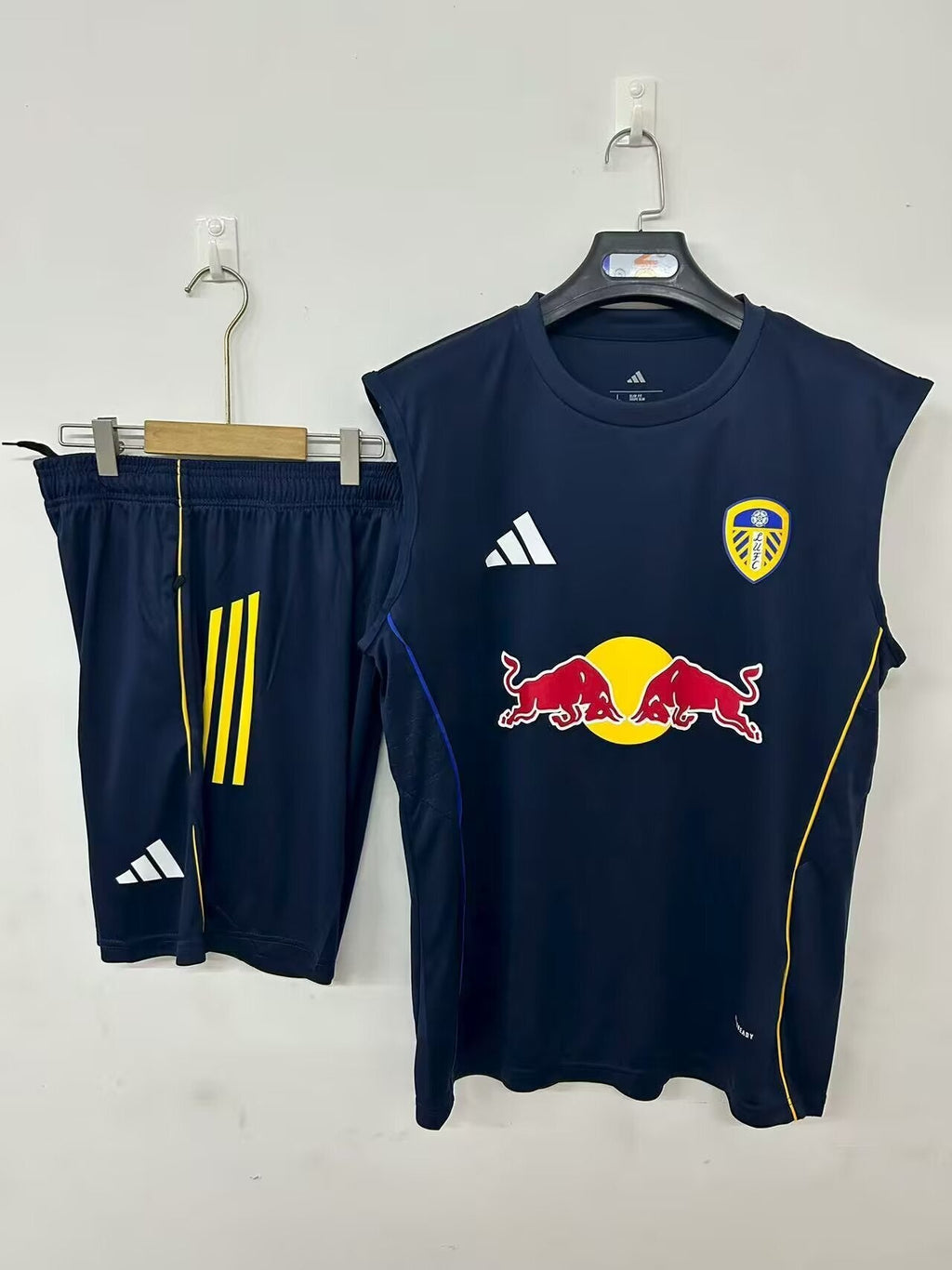 CAMISETA + PANTALONES LEEDS I 25/26 (MANGA CORTA)