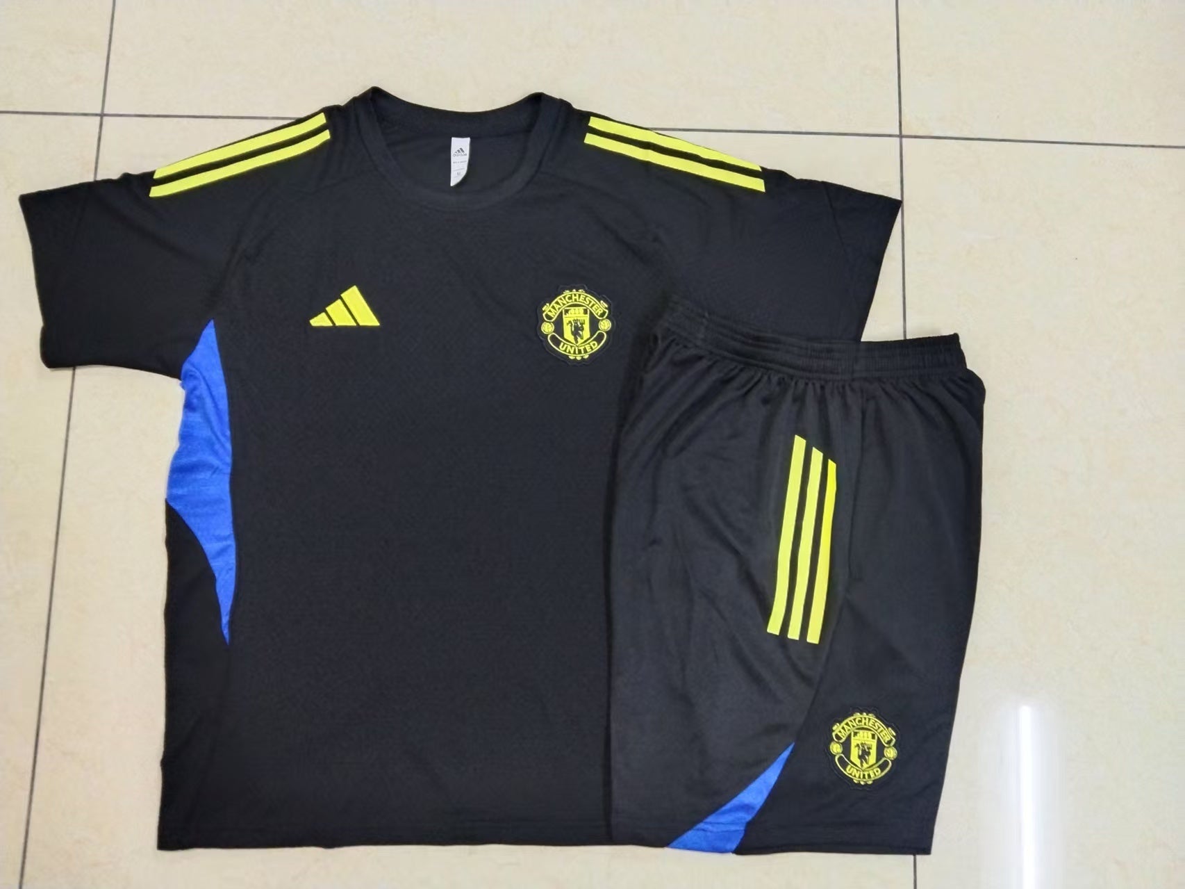 CAMISETA + PANTALONES MANCHESTER UNITED II 25/26