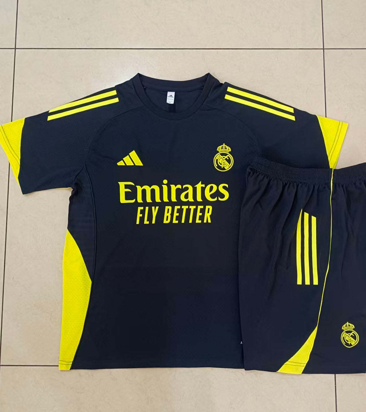 CAMISETA + PANTALONES REAL MADRID VI 25/26